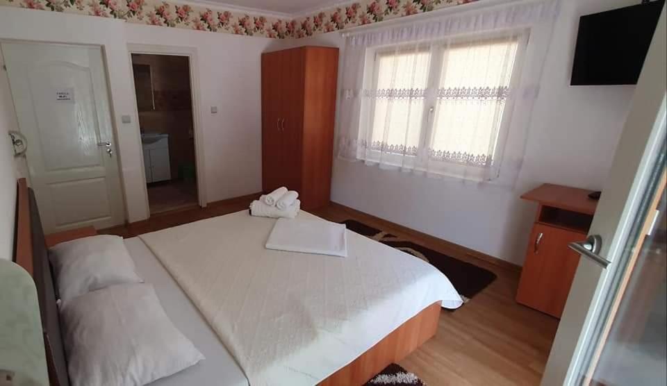 Апартаменти Casa Mimi Беїле-Херкулане Екстер'єр фото